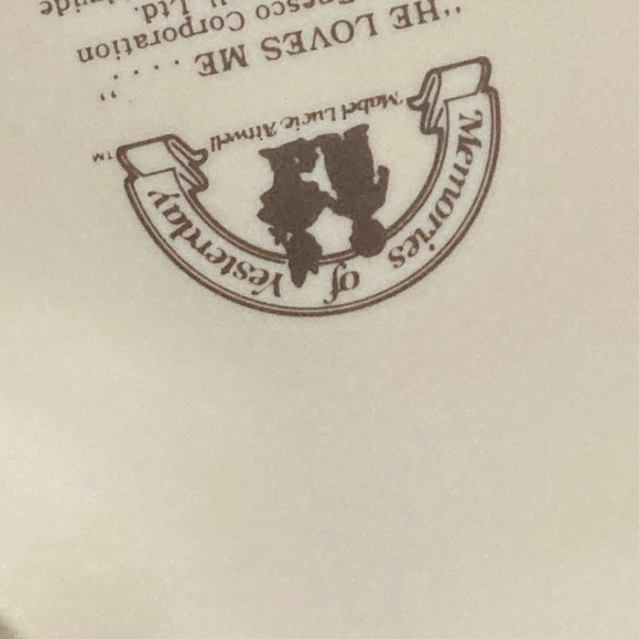 Memories of Yesterday “He Loves Me” from 1990 Figure - Picture 5 of 5